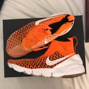 Nike Flyknit Mecurial runner